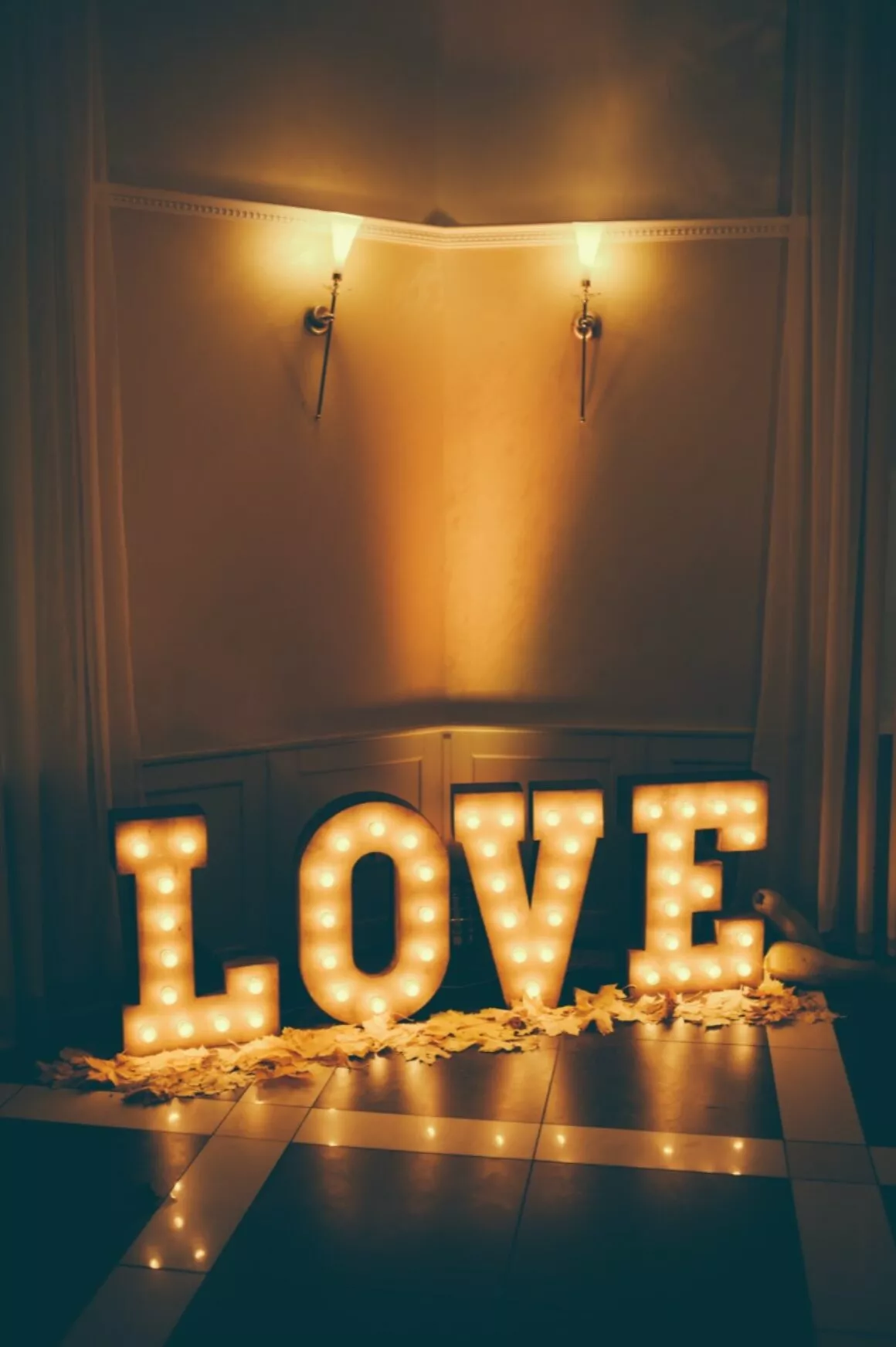 Podświetlany napis LOVE