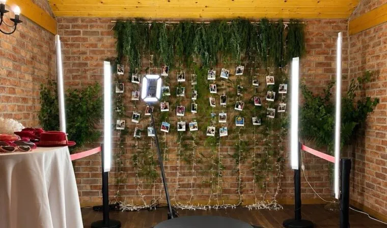 Fotobudka 360 w sali weselnej