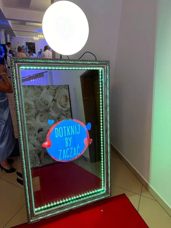Fotolustro na sali weselnej