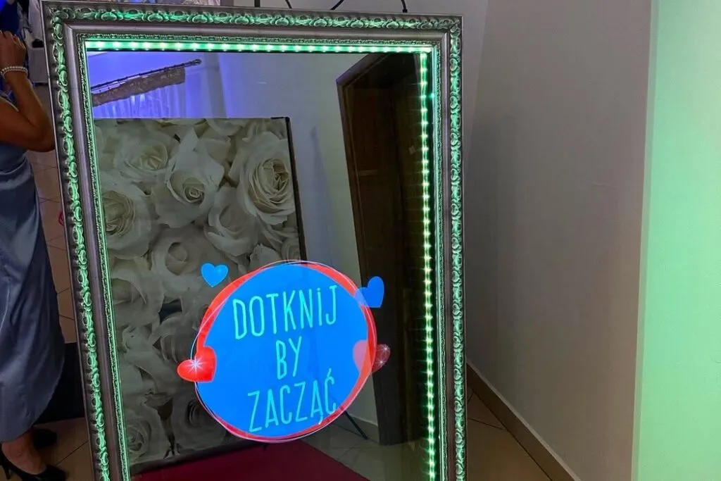 Fotolustro na sali weselnej