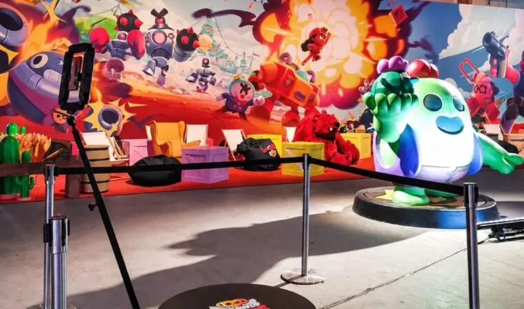 Fotobudka 360 z logo Brawl Stars World Finals 2023 na DreamHack Winter w Jönköping