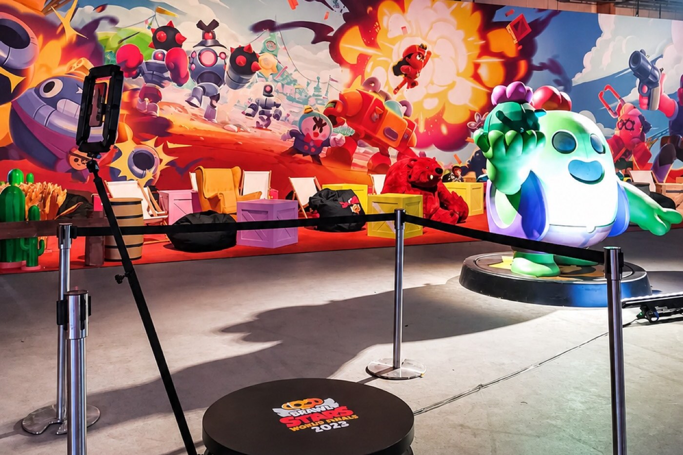 Fotobudka 360 z logo Brawl Stars World Finals 2023 na DreamHack Winter w Jönköping
