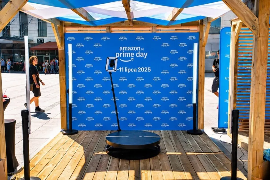 Amazon Prime Day 2025 – fotobudka 360 w trasie przez trzy miasta