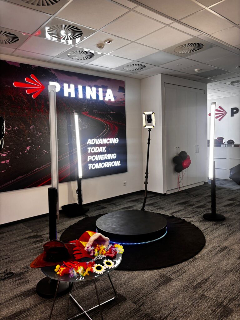Fotobudka 360 na evencie firmowym Phinia