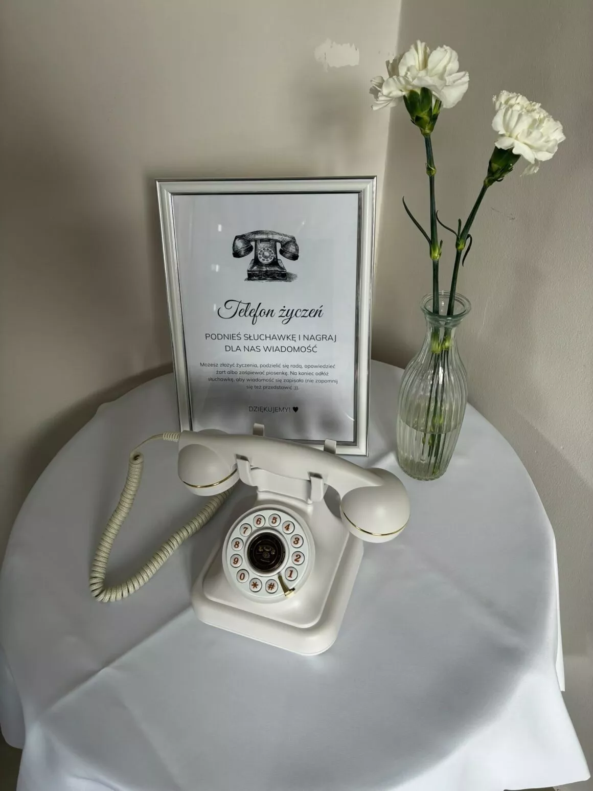 Telefon życzeń na weselu - retro aparat ze słuchawką i ramka z instrukcją nagrania życzeń